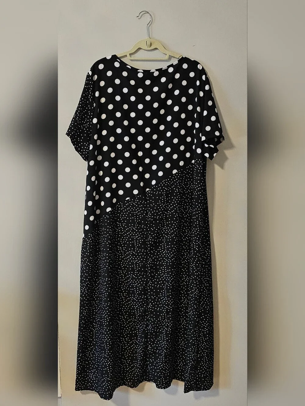 Plus Size Polka Dot V-Neck Women's Dress - Picture 2 of 5